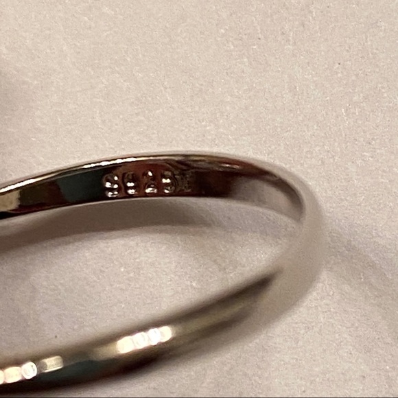 silver toned teardrop stone ring - Picture 4 of 4